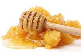 یکی از دغدغه های شناخت عسل اصل در این است پدیده شکرک زدن عسل طبیعی در دمای 14 درجه سلسیوس سریعتر اتفاق می افتد.
